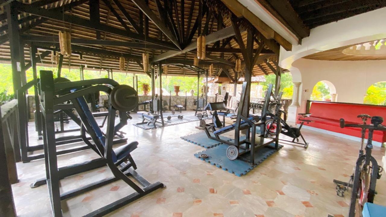 Tropicana Castle Dive Resort Powered By Cocotel Puerto Galera Exterior foto