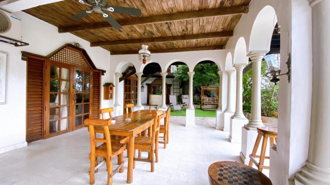 Tropicana Castle Dive Resort Powered By Cocotel Puerto Galera Exterior foto