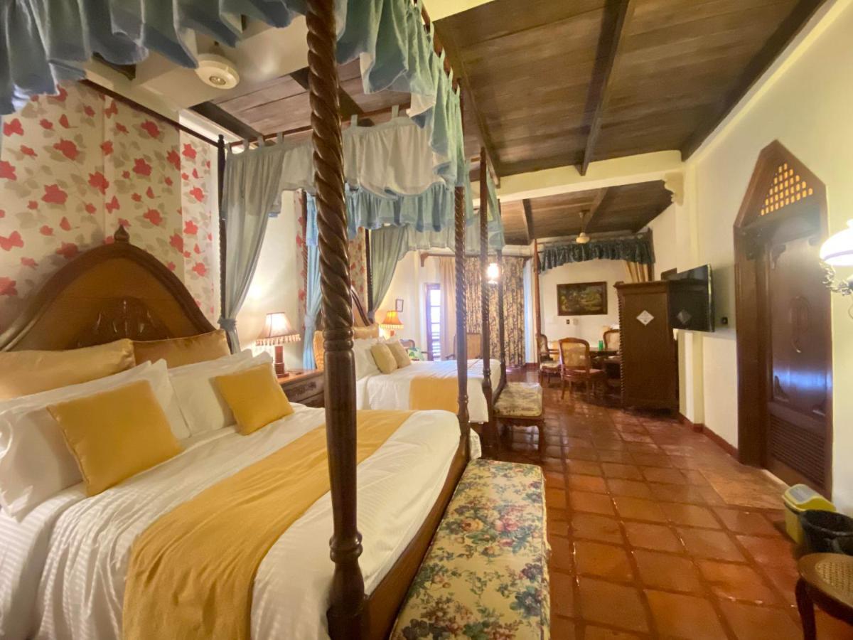 Tropicana Castle Dive Resort Powered By Cocotel Puerto Galera Exterior foto