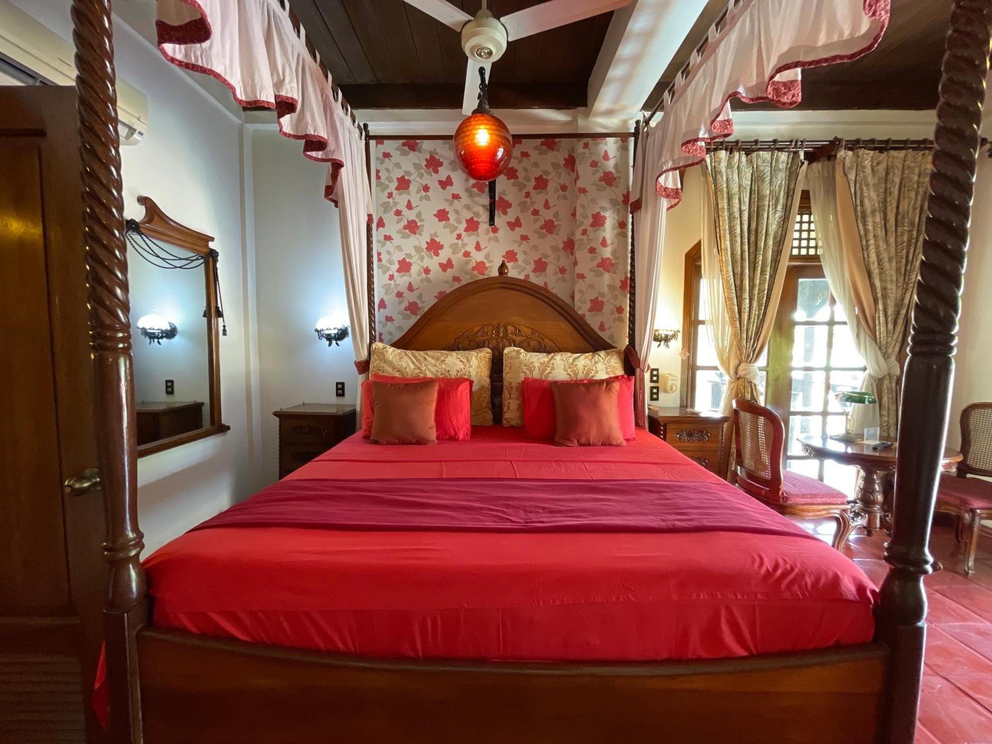 Tropicana Castle Dive Resort Powered By Cocotel Puerto Galera Quarto foto