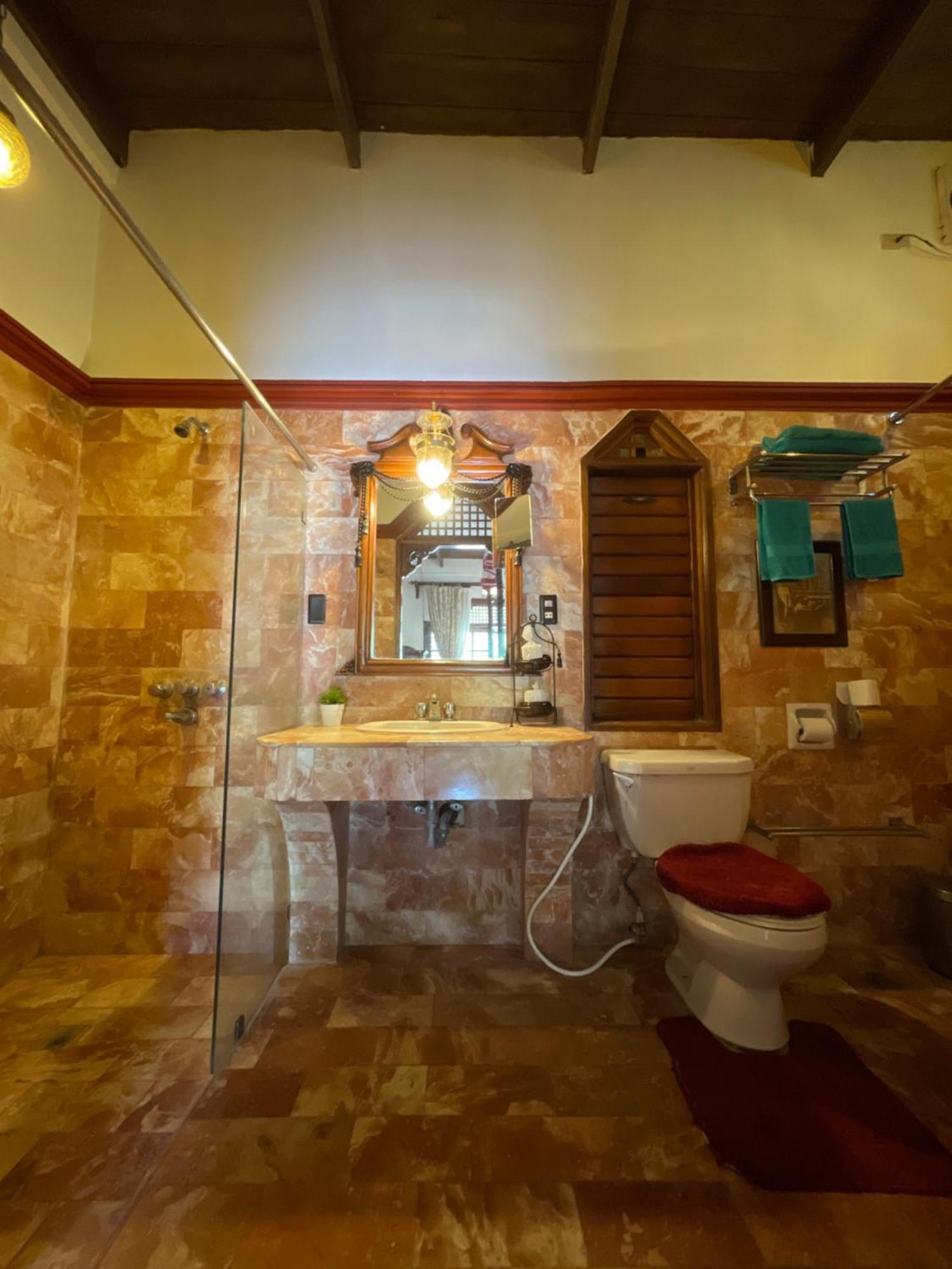 Tropicana Castle Dive Resort Powered By Cocotel Puerto Galera Quarto foto