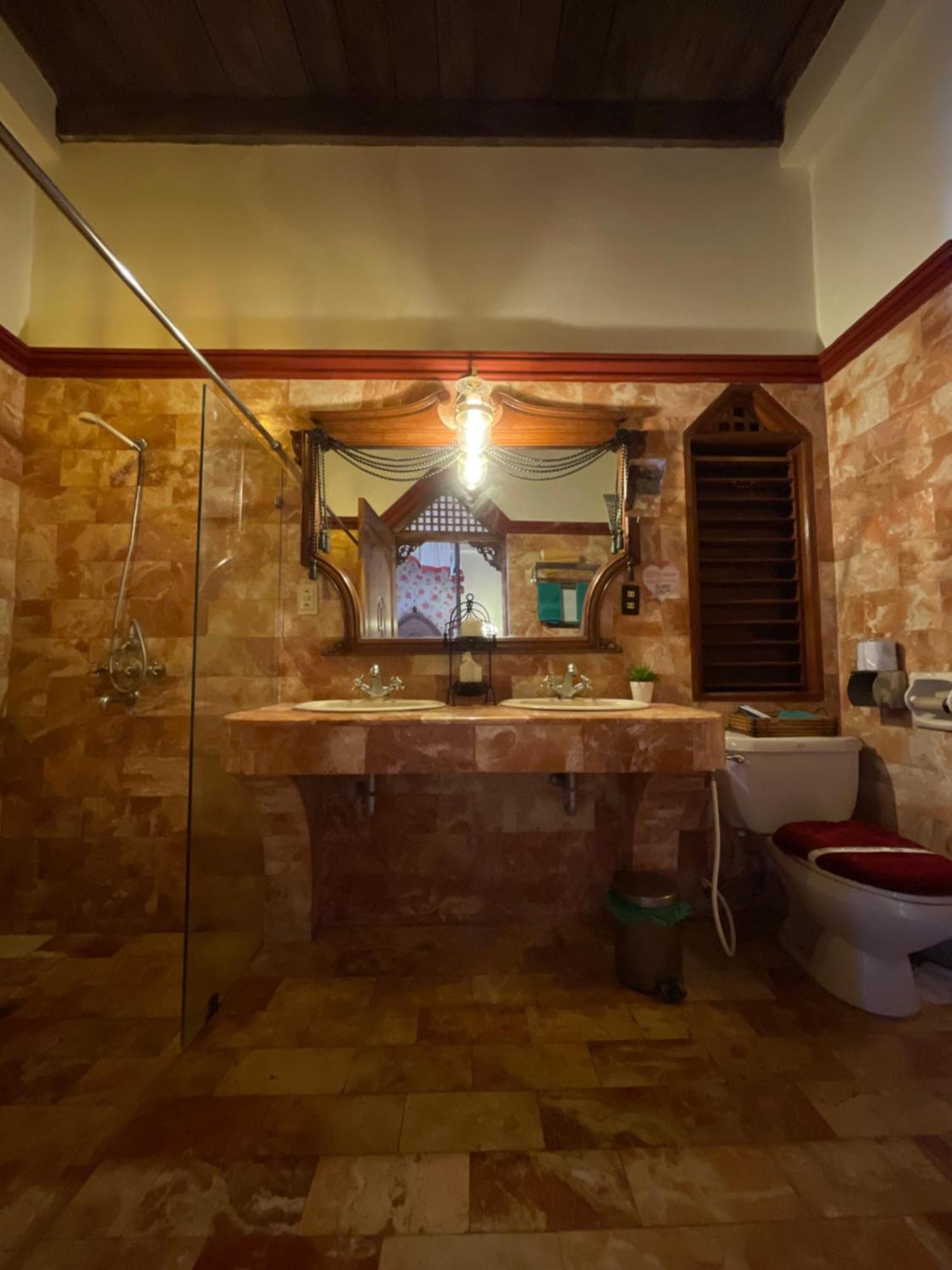 Tropicana Castle Dive Resort Powered By Cocotel Puerto Galera Quarto foto