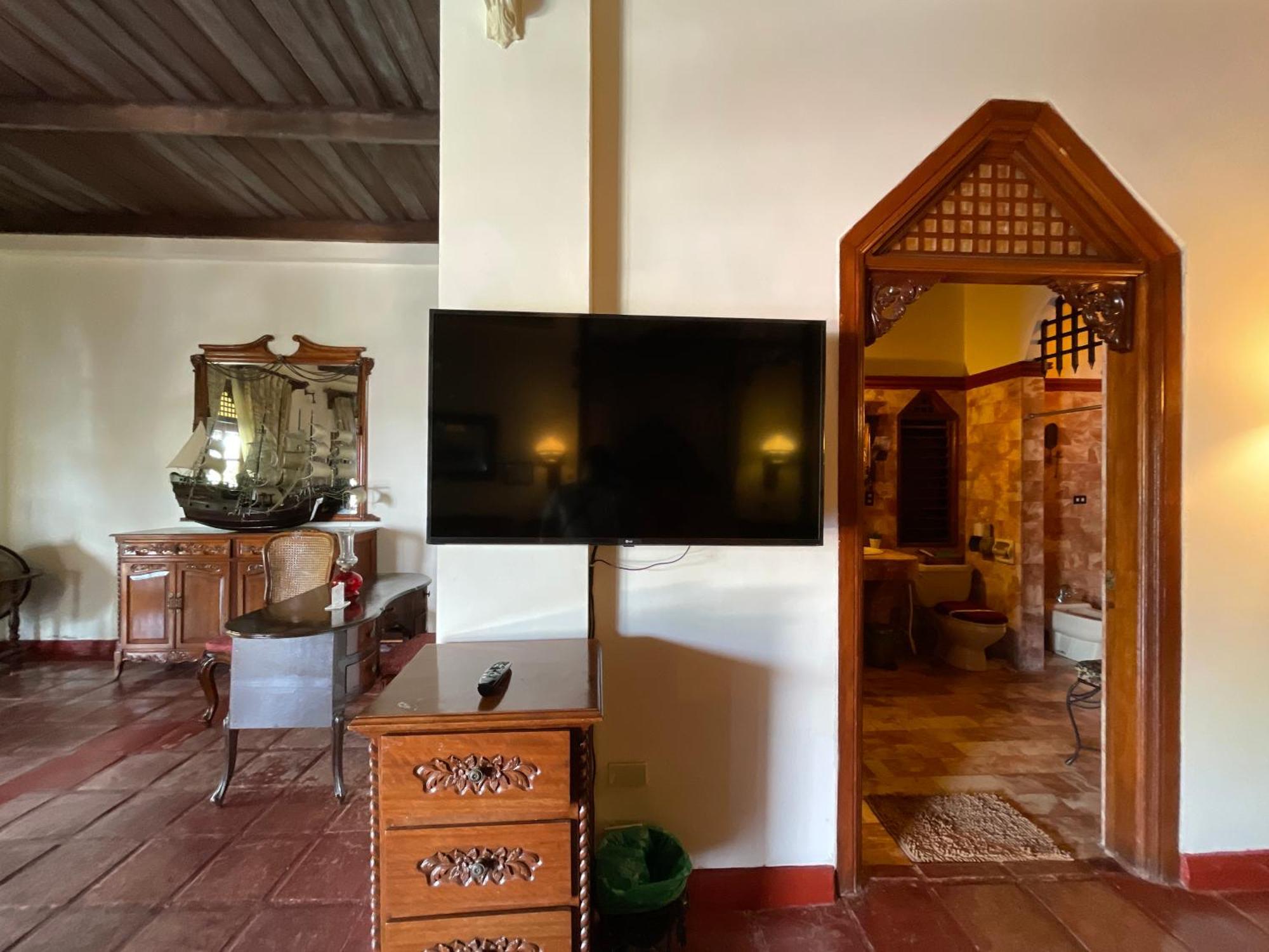 Tropicana Castle Dive Resort Powered By Cocotel Puerto Galera Quarto foto