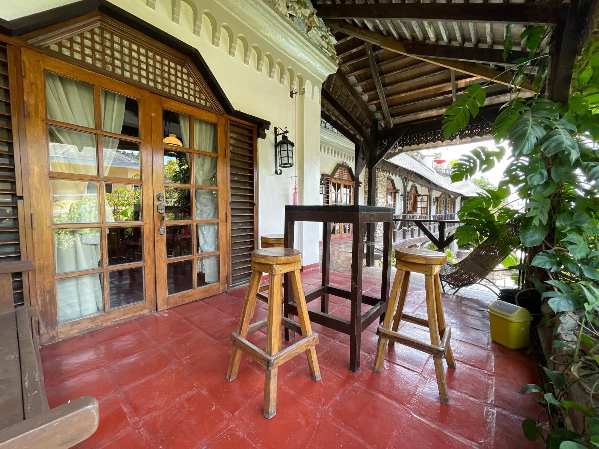 Tropicana Castle Dive Resort Powered By Cocotel Puerto Galera Quarto foto