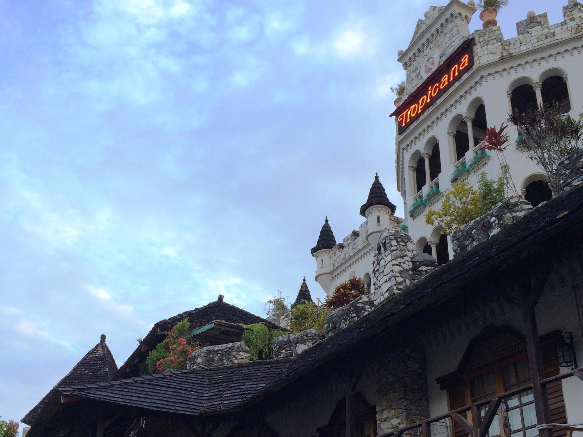 Tropicana Castle Dive Resort Powered By Cocotel Puerto Galera Exterior foto